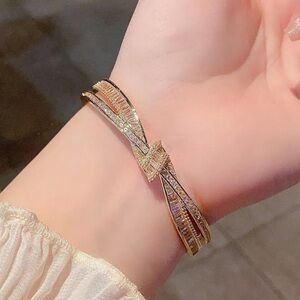 Aurelia Twist Cuff – Gold Sculpted Bracelet (Small Wrist Fit)